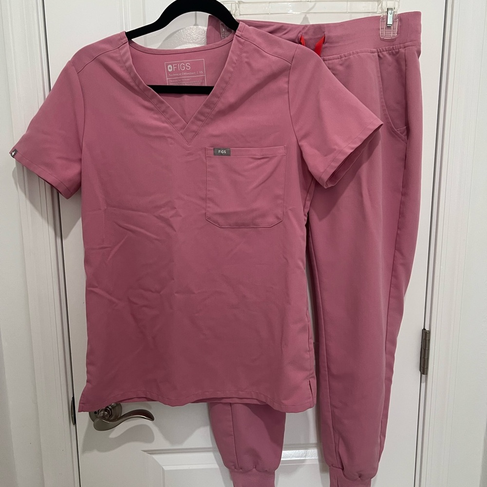 Figs Pink Zamora Jogger Scrub Set